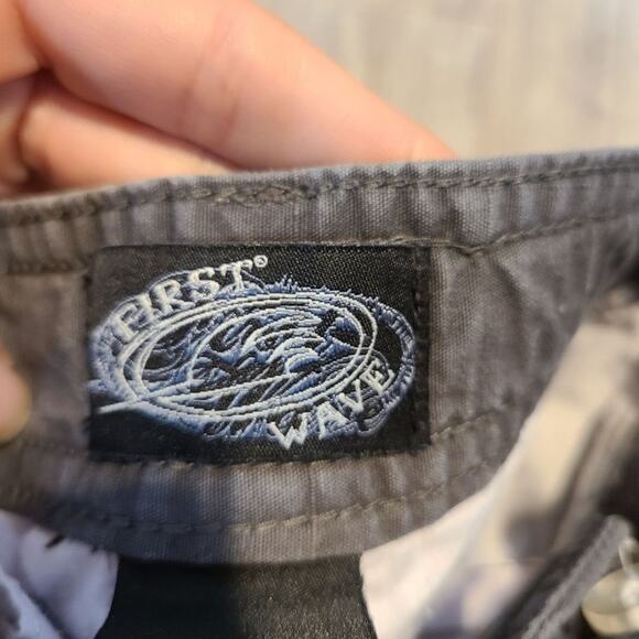 First Wave 2T boy gray denim pocket shorts with elastic adjustable waistband - Picture 3 of 5